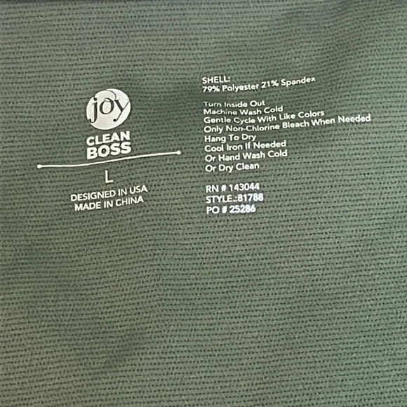 JOY collection clean boss Luxe Performance Ultra-Smooth Power v-neck Tank top - Picture 2 of 7